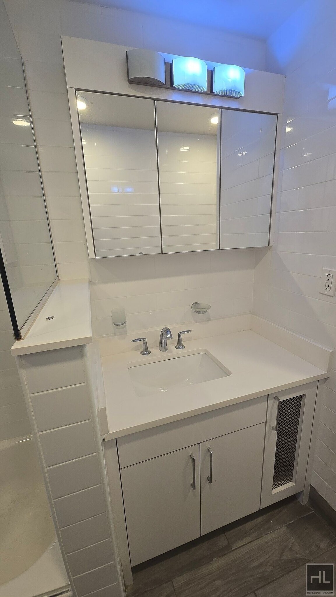 Building Photo - 5th AVE & 9th St spacious 1BR/1BA in High ...