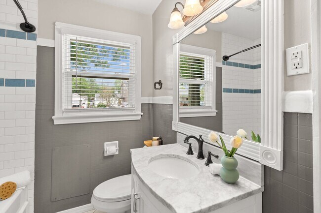 Building Photo - Beautiful home just north of downtown Columbia. Located on a quiet street. 3 Bed 1 Bath. Availabl...