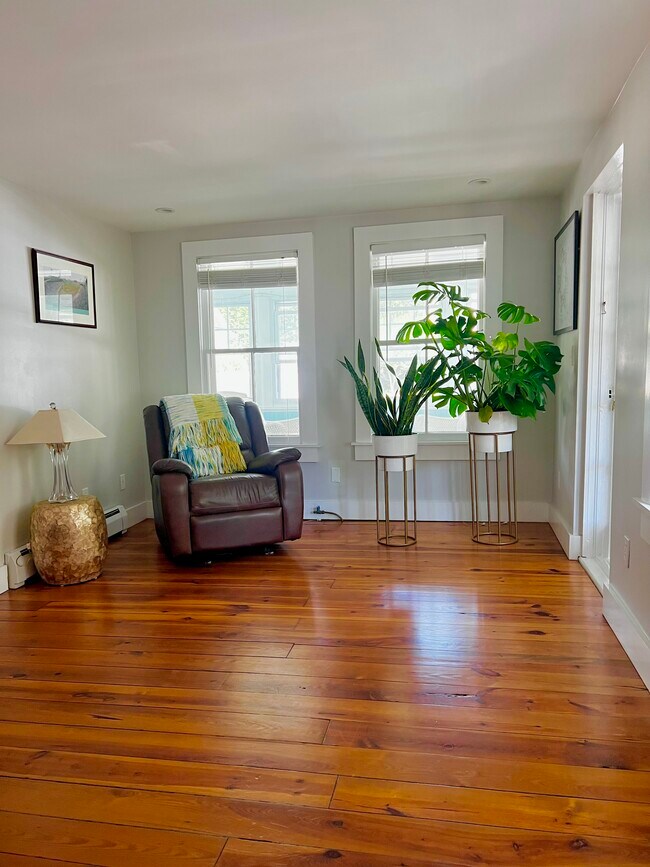 Building Photo - 46 Crescent Ave