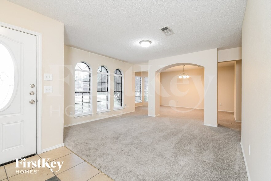 Building Photo - 905 Shady Brook Ln