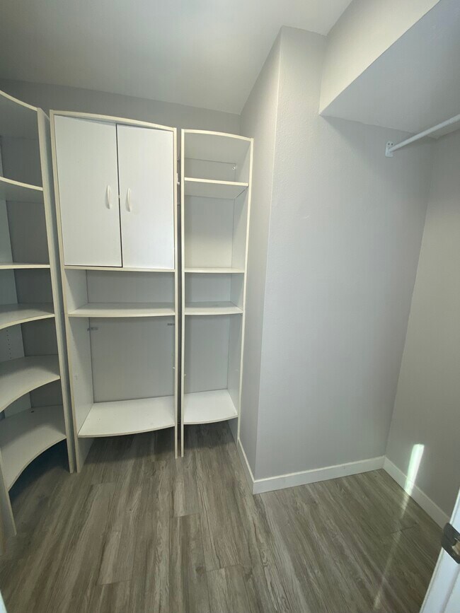 Building Photo - 355 Windy Ln