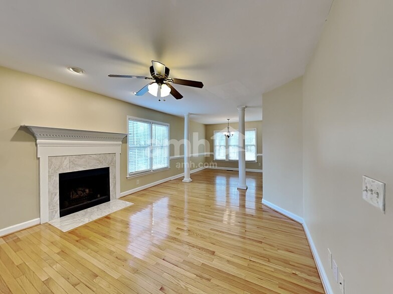 Building Photo - 993 Kintail Ct