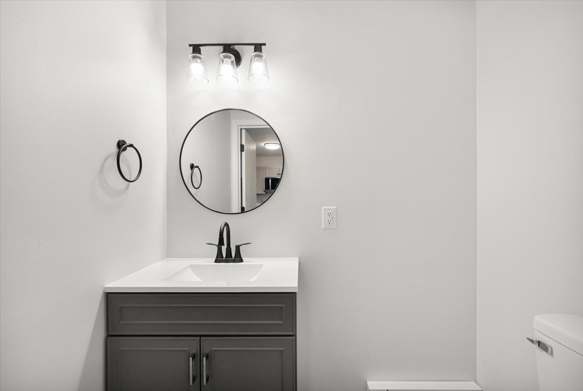 Building Photo - 513 Buckingham Dr