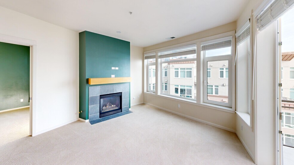 Building Photo - 2000 Alaskan Way