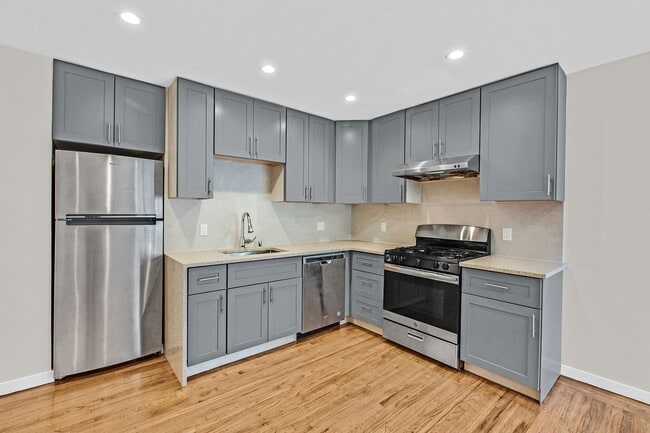 Building Photo - Newly Updated 2/2