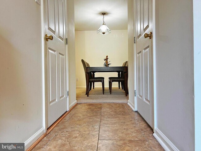 Building Photo - 6501 Coventry Way