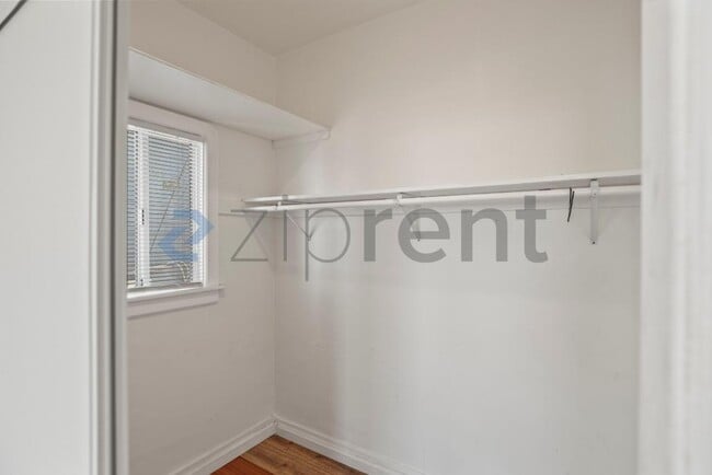 Building Photo - 1532 8th Ave