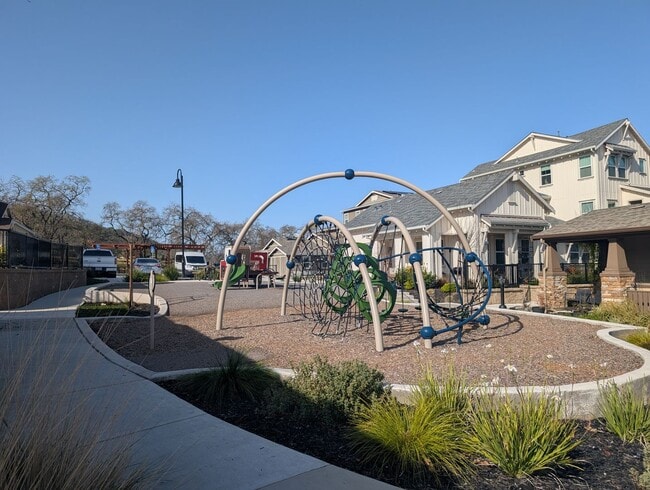 Building Photo - Newer 2 bedroom 2 bath home available!