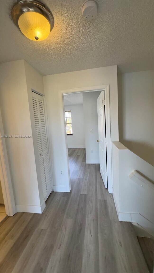 Building Photo - 4024 Eastridge Cir