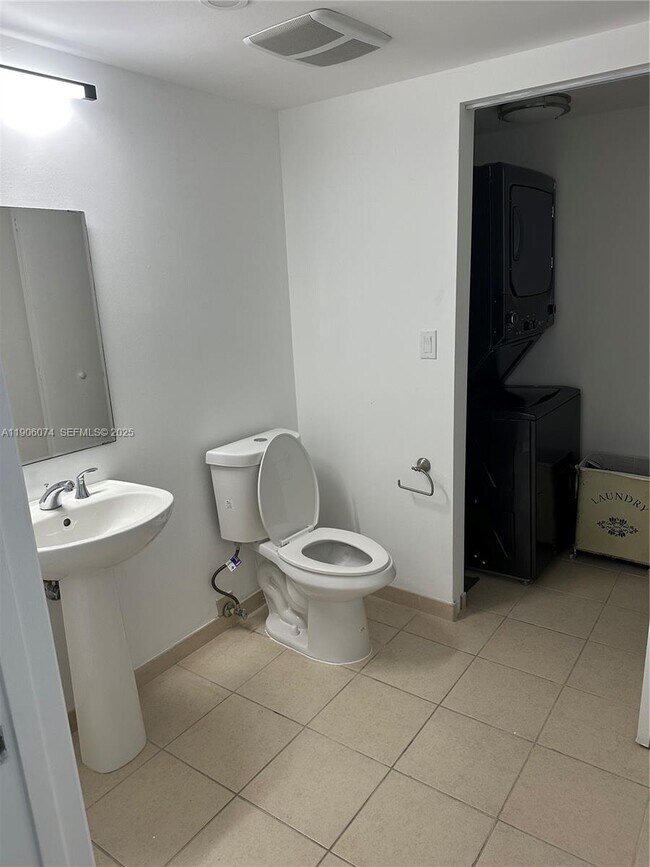 Building Photo - 16699 Collins Ave