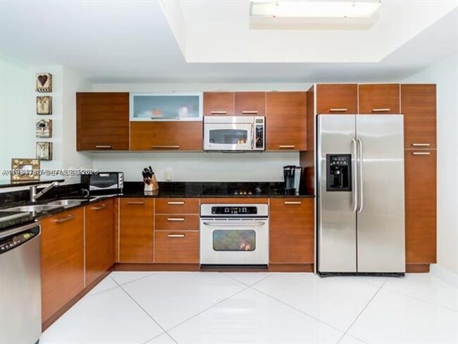 Building Photo - 3330 NE 190th St