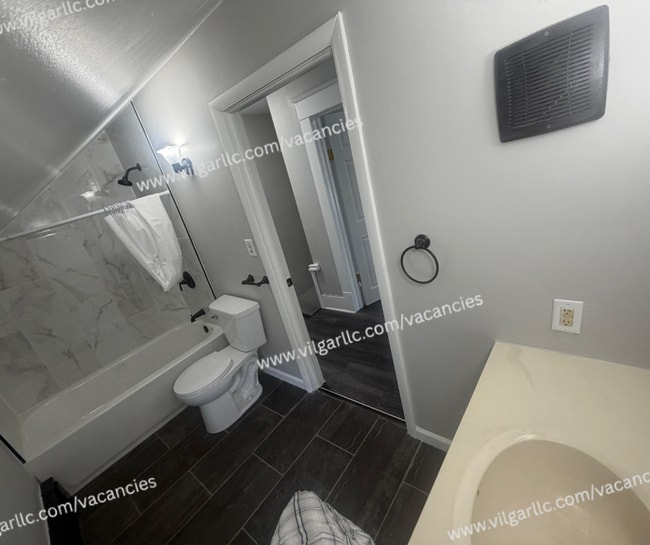 Building Photo - For Rent! 4 bedrooms , 2-full bath Home