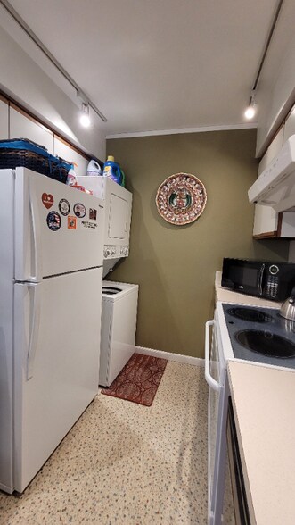 Building Photo - 1100 E Amado Rd