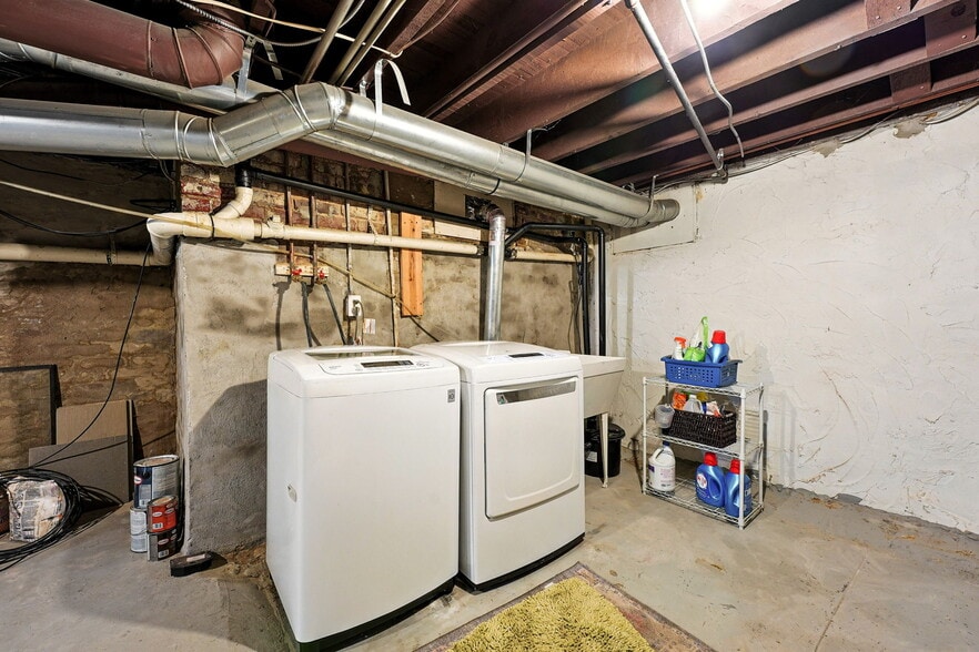 W/D included - 1373 N Marion St