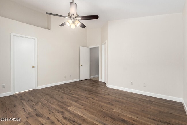 Building Photo - 1020 S Esmeralda