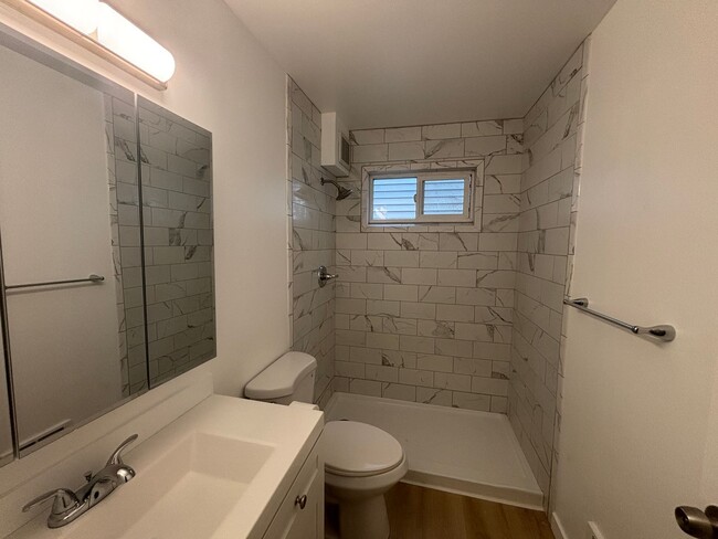 Building Photo - 27th  Ave 4 plex