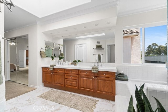 Building Photo - 2562 Woodbury Dr