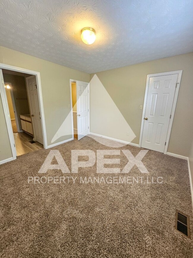 Building Photo - MOVE-IN SPECIAL, $1 RENT!! - Spacious 2Bd - 1.5 Ba Town Home---WEST--CEDAR BLUFF!