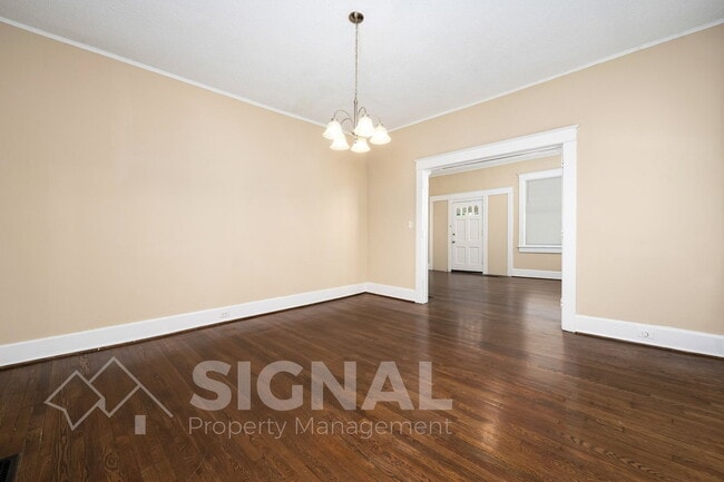 Building Photo - 512 1st St N