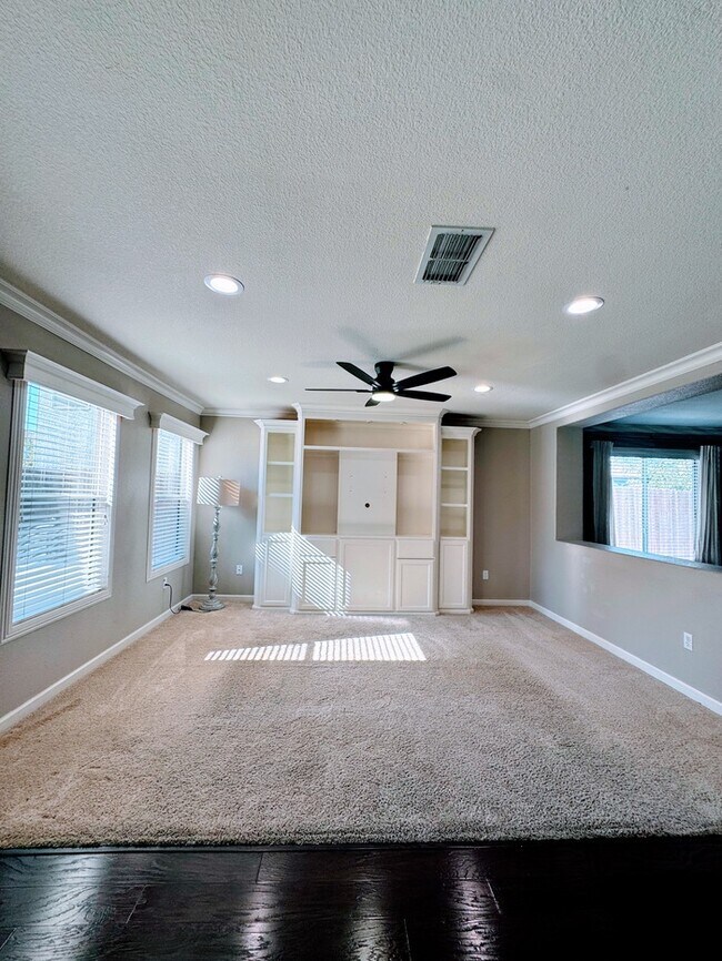 Building Photo - 4 bd 3 bth in Quiet Natomas Neighborhood