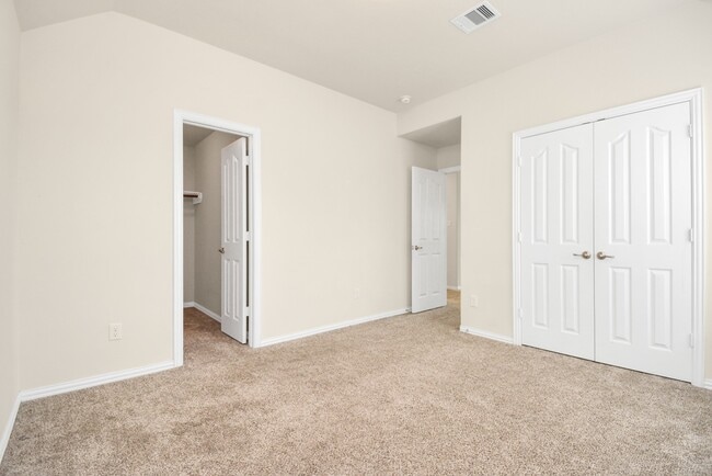 Building Photo - 2703 Lakecrest River Dr