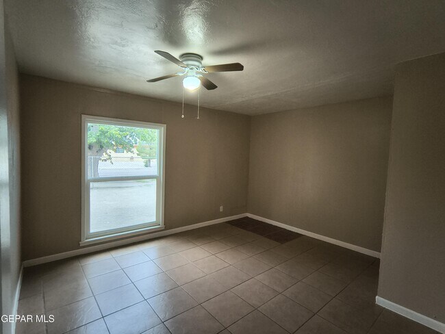 Building Photo - 4918 Guadalupe Dr