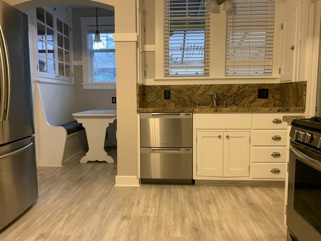 Building Photo - 2814 Broadway