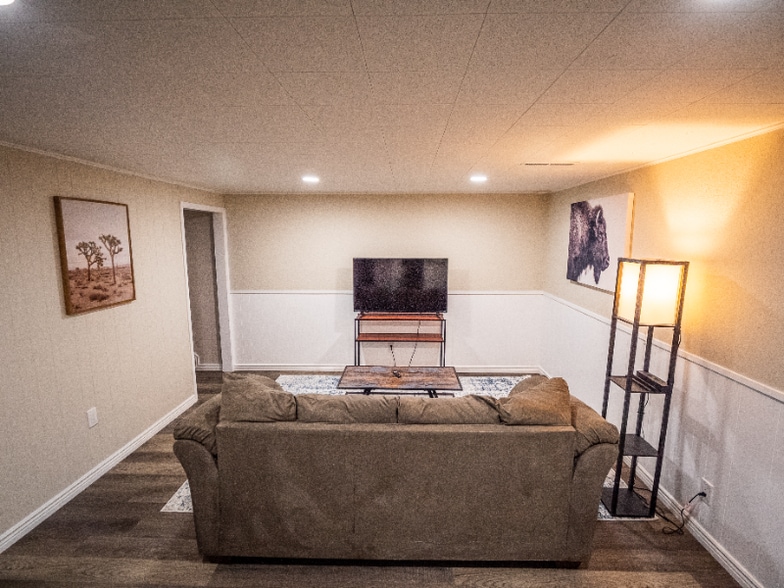 Building Photo - 480 Troy St