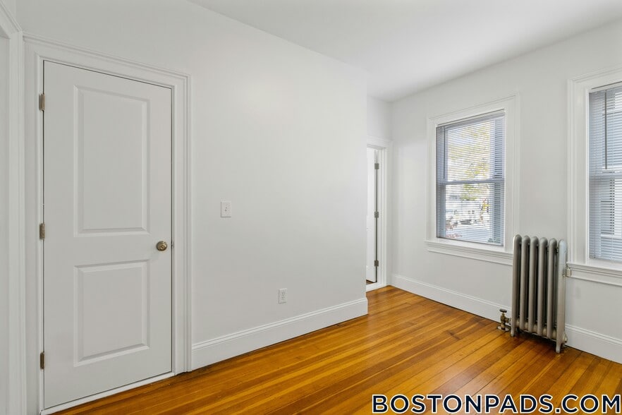 Building Photo - 122 Columbia St