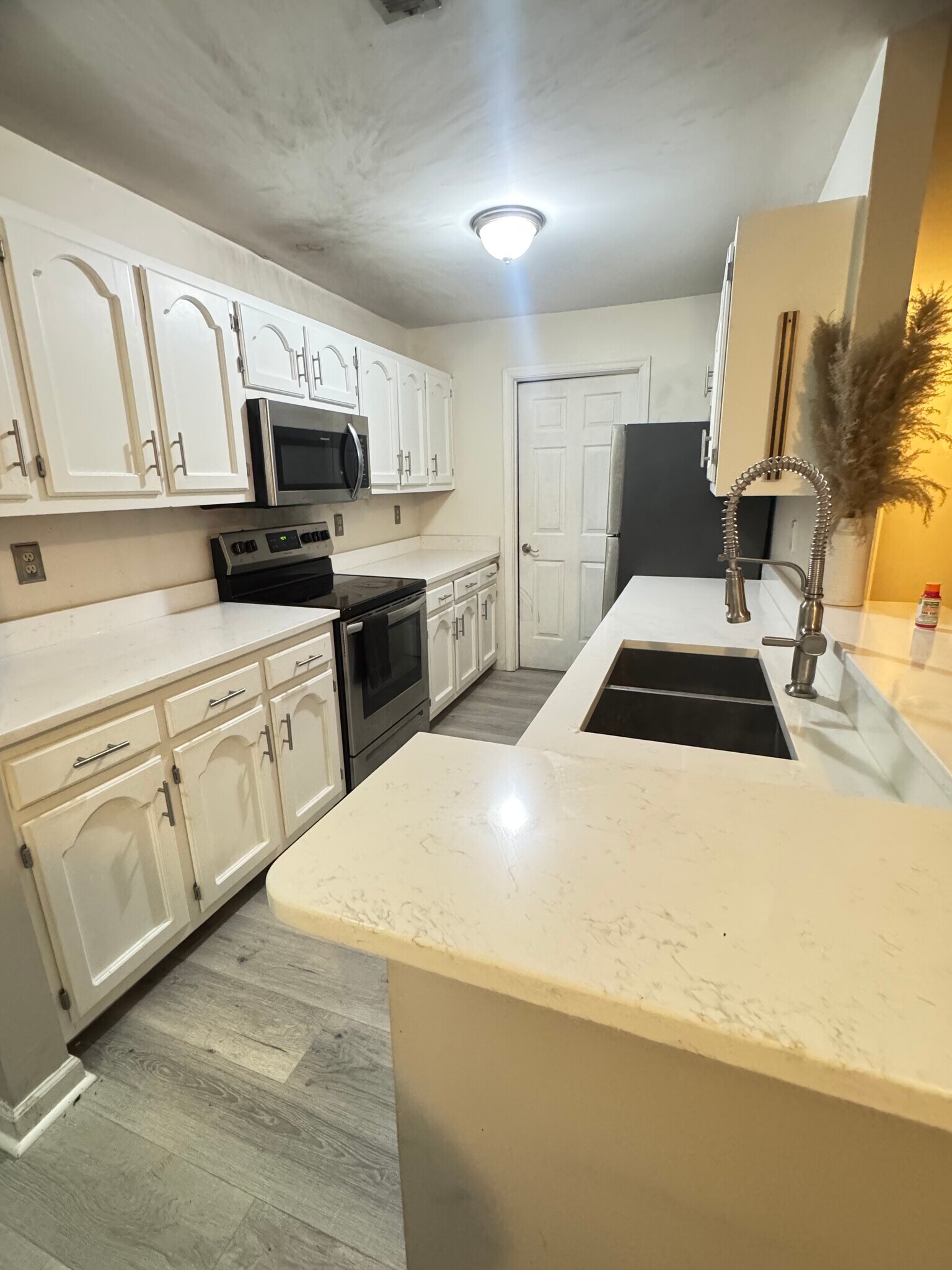 Building Photo - 414 Delaware Ave