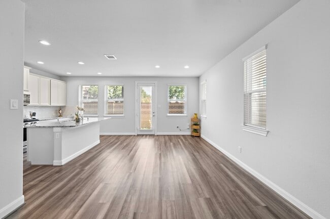 Building Photo - 9913 Brickhouse Dr