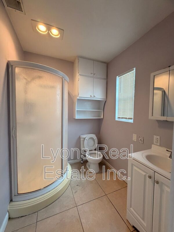 Building Photo - 2114 Dora St