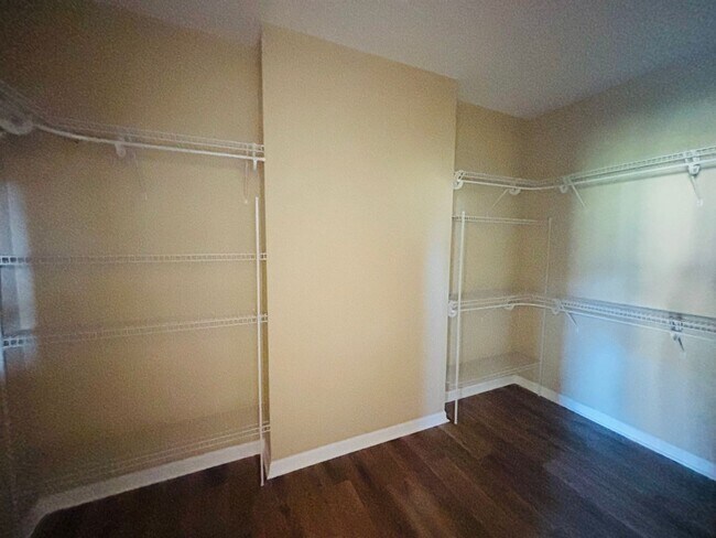 Building Photo - Beautiful home in Health Brook Hills