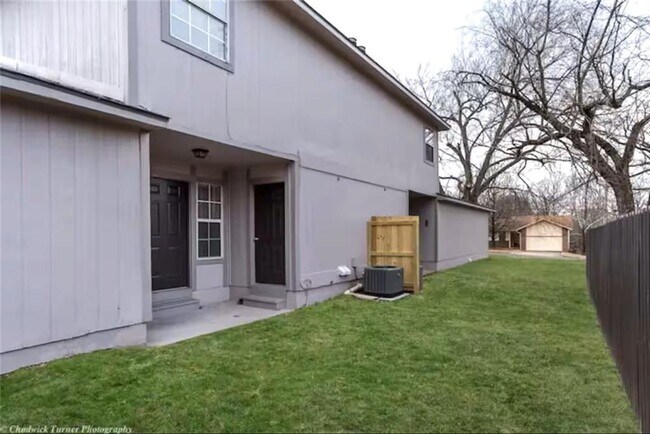 Building Photo - 106 NW Park St