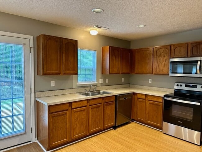 Building Photo - 5091 Ballantine Dr