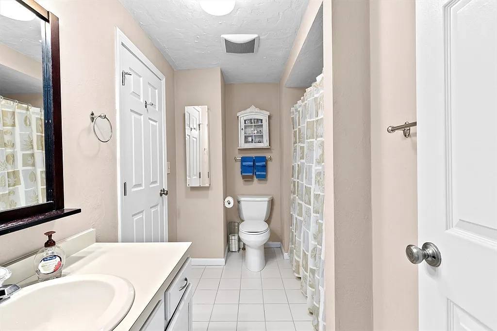 Building Photo - 6 Windmill Bog Way