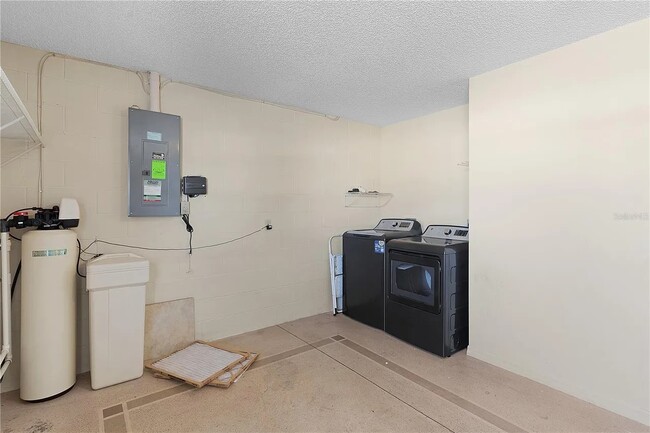 Building Photo - 1116 San Bernardo Rd