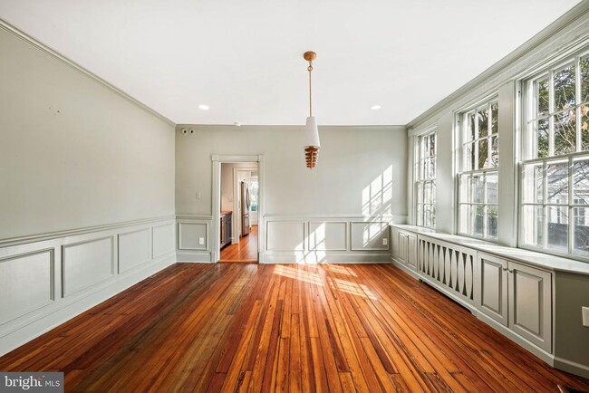 Building Photo - 509 Duke St