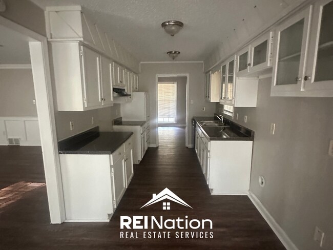 Building Photo - CORDOVA SHOWSTOPPER! Massive 4BR/3BA w/ Deck, Detached Garage & Porch!