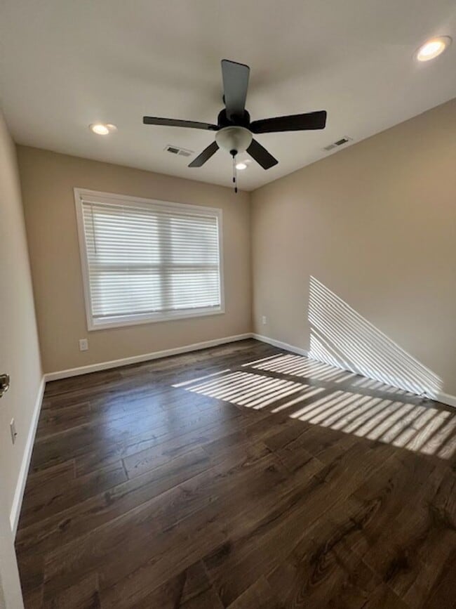 Building Photo - Black Mountain Rental-Fabulous Location!