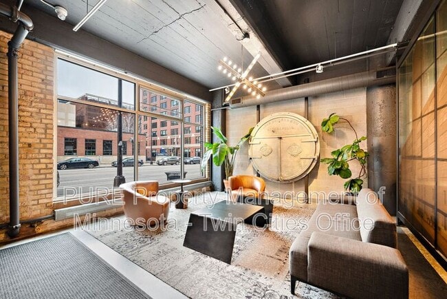 Building Photo - 700 N Washington Ave