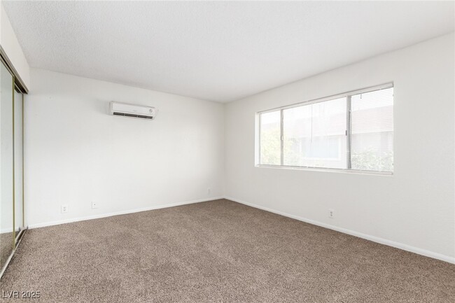 Building Photo - 100 S Crestline Dr