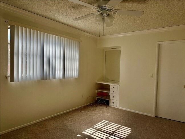 Building Photo - 11543 Swinton Ave