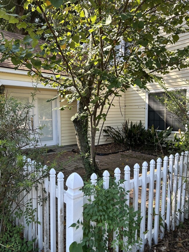 Building Photo - 141 Turtledove Dr