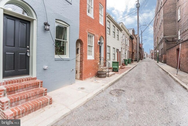 Building Photo - 522 S Bethel St