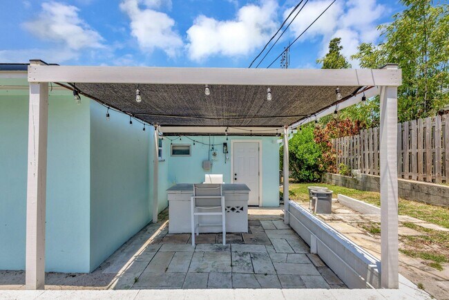 Building Photo - 3837 NE Melba Dr