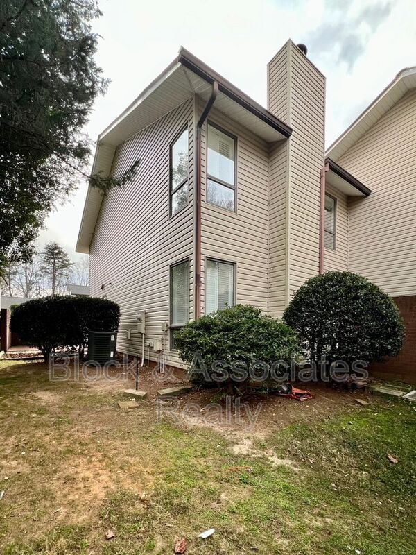 Building Photo - 207 Forest View Ct