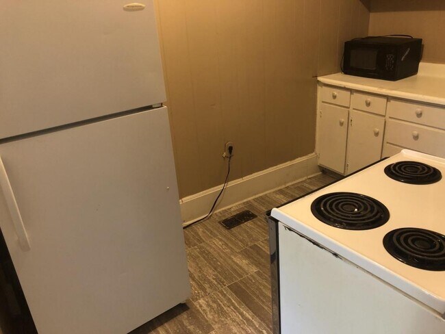 Building Photo - 1109-B Alma St