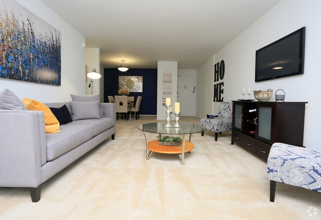 Interior Photo - Congressional Towers
