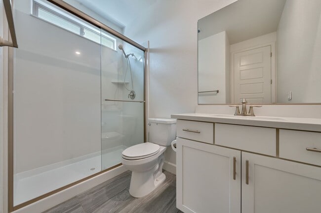 Building Photo - Luxury 5 Bedroom Home in Serrano – Spaciou...